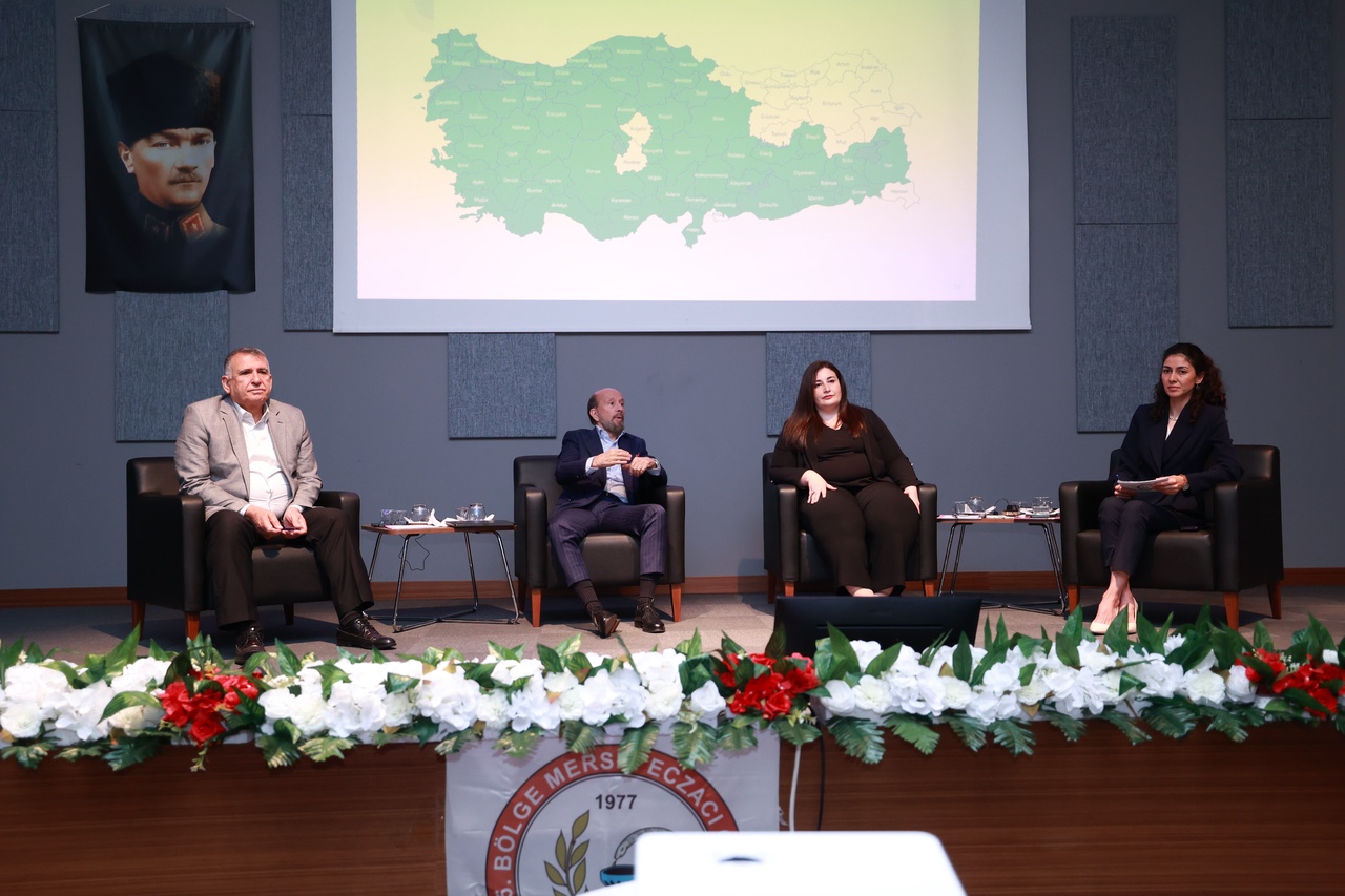 İlaç ve Eczacılığın Bugünü ve Geleceği Paneli
